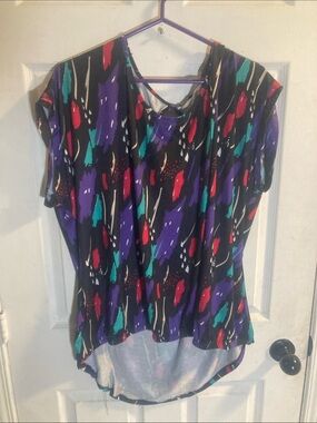 Women’s Short Sleeve Abstract Print Top in Black with Colorful Accents